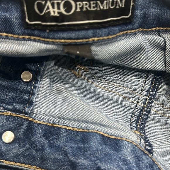 Cato Premium Light Wash Denim Skirt - Size 4 - Comfortable & Casual, Pockets - Picture 3 of 5